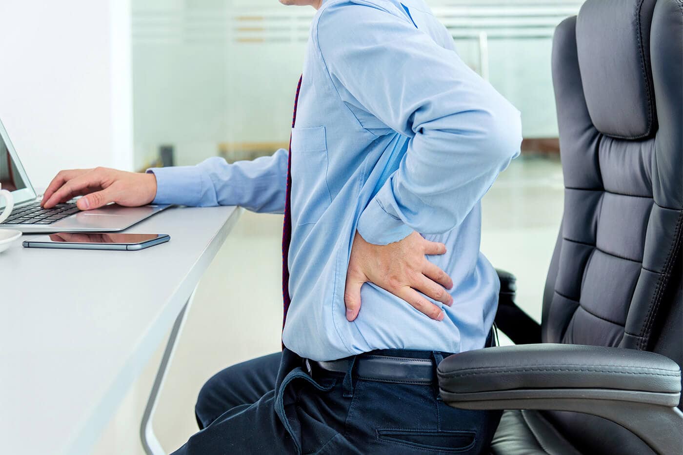 Correct way to sit online at a computer desk